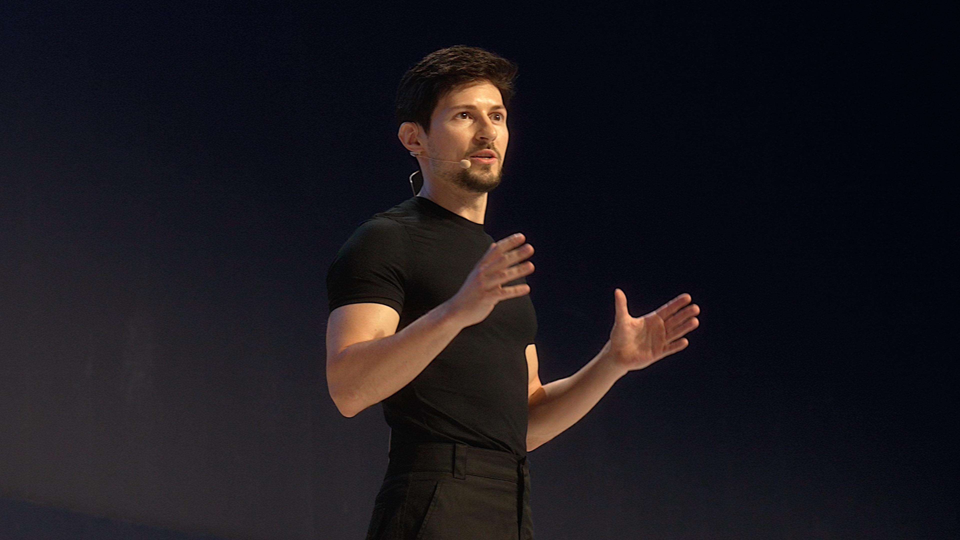 Pavel Durov speaking on stage